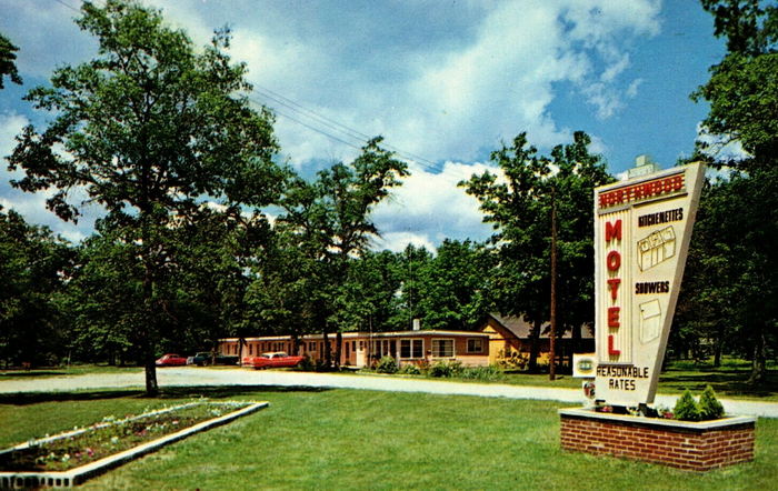Pinewood Motel (Northwood Motel) - Old Postcard View (newer photo)
